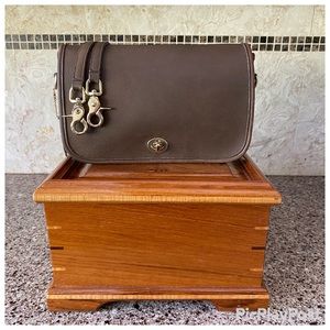 VINTAGE 90’s COACH POCKET PURSE #9755 in Putty Brown Full-Grain Leather.